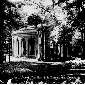 cartolina raffigurante Vichy- Pavillon de la Source des Celestins