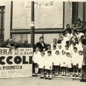 Egitto scolaresca con cartellone Piccoli Podrecca