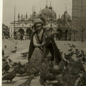Lia Podrecca in Piazza S. Marco 1926