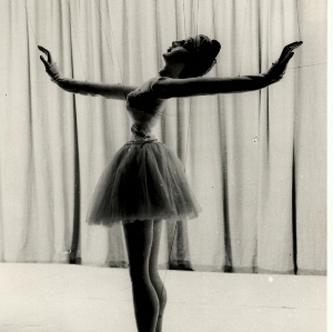 Ballerina verso destra