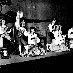 marionette della Tarantella Napoletana su palco