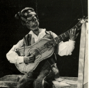 Marionetta con chitarra della tarantella napoletana