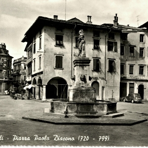 Cividale, Piazza Paolo Diacono (720-799)