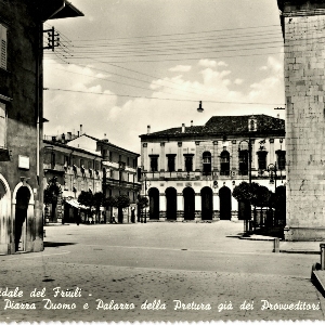 Cividale, Piazza Duomo e Palazzo della Pretura (XVIsec.)